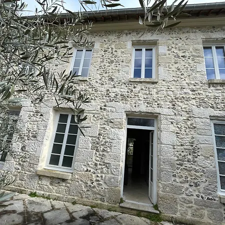 Holiday home Le Grand Logis Du Chateau De Ste Genevieve-3 Chambres-salon-cuisine-terrasse-barbecue-100 M2 Pour 6 A 8-havre De Paix-3ha A 3km De Giverny-parc Naturel Du Vexin-piscine En Ete-ping Pong-petanque-en Sus Ballades En 2cv-velo-cheval-massages-sauna-fitne Sainte-Genevieve-les-Gasny